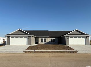 60B Applebee Farms Dr, Jacksonville, IL 62650