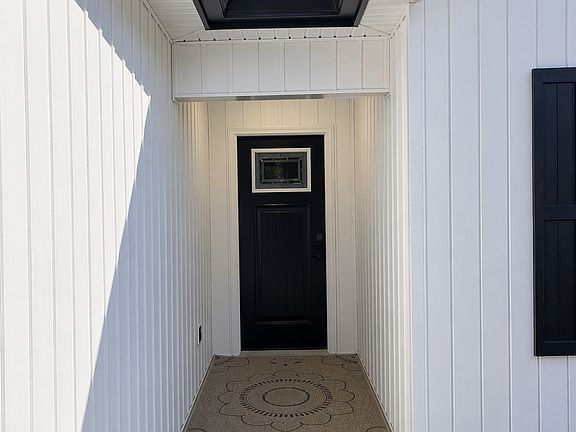 4th image of 403 Poplar St