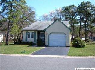11 Greenleaf St, Whiting, NJ 08759