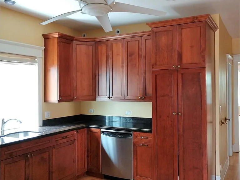 Stainless Steele appliances in the kitchen