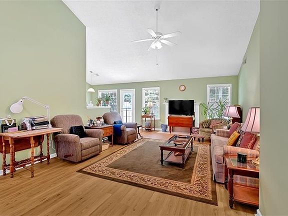 4th image of 322 London Ln