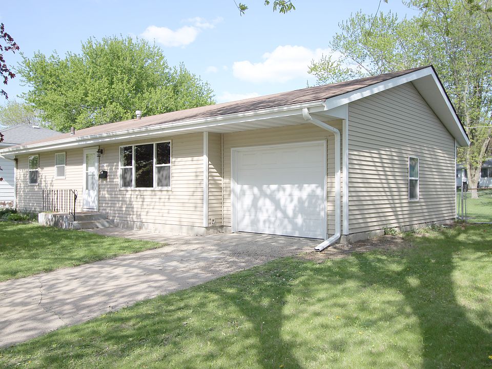 1st image of 421 SW Westlawn Dr