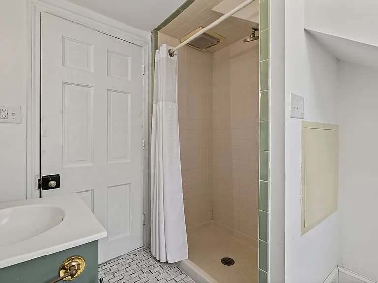 571 N Newtown Street Rd — Photo 24