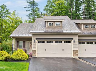 3 Canterbury Ln, Delmar, NY 12054