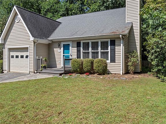 2nd image of 4965 Lochraven Dr