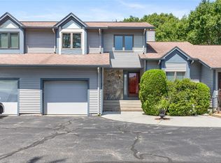 8 Acorn Ct APT E2, South Kingstown, RI 02879