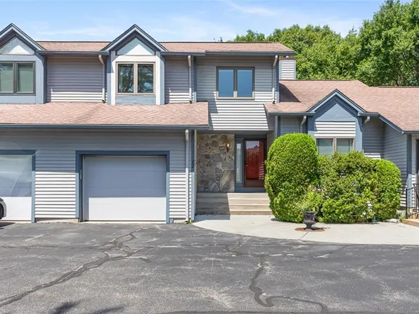 8 Acorn Ct APT E2, South Kingstown, RI 02879