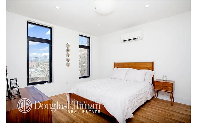 Sold by Douglas Elliman | media 27