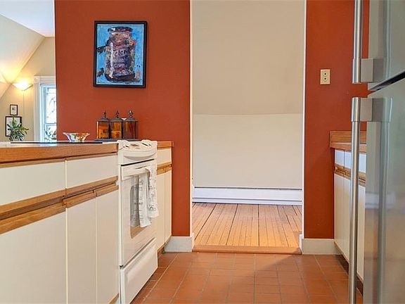 5th image of 199 Brown St APT 6
