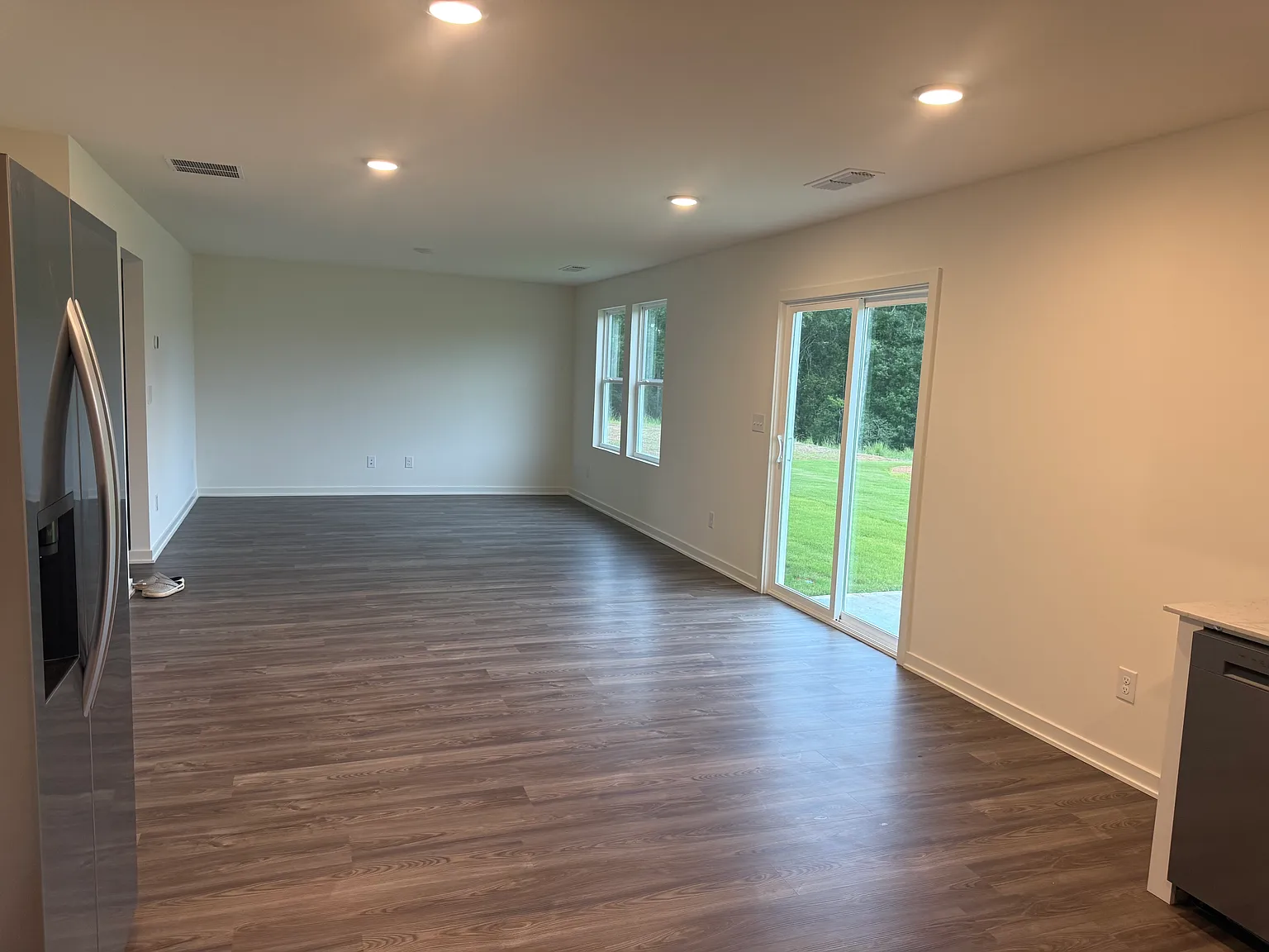 4 bed, 2014 sqft, $2,375 — Photo 4
