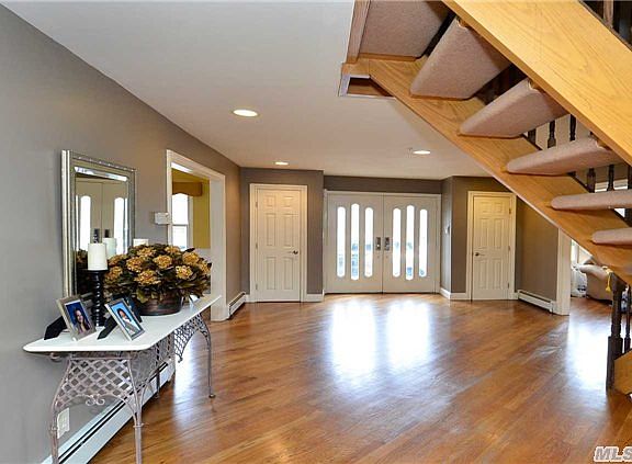 2nd image of 3 Burnham Ln