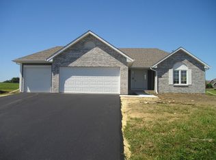 1112 Frosty Morning Dr, Davis Junction, IL 61020