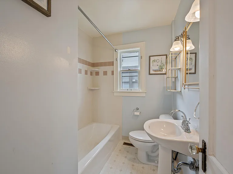 321 E 2nd Ave — Photo 7