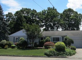 346 Oakwood Ave, West Islip, NY 11795
