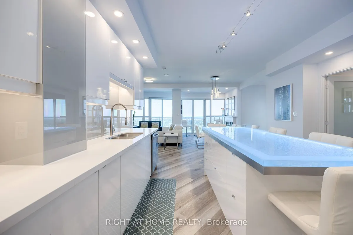 Building Photo - 60 Absolute Ave #3601