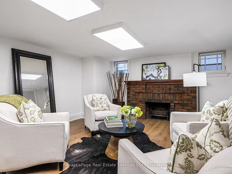 28 Thompson Ave — Photo 32