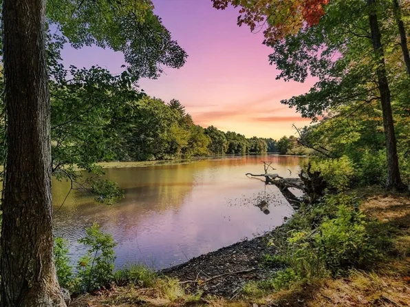 28 Adams Ct, Amesbury, MA 01913
