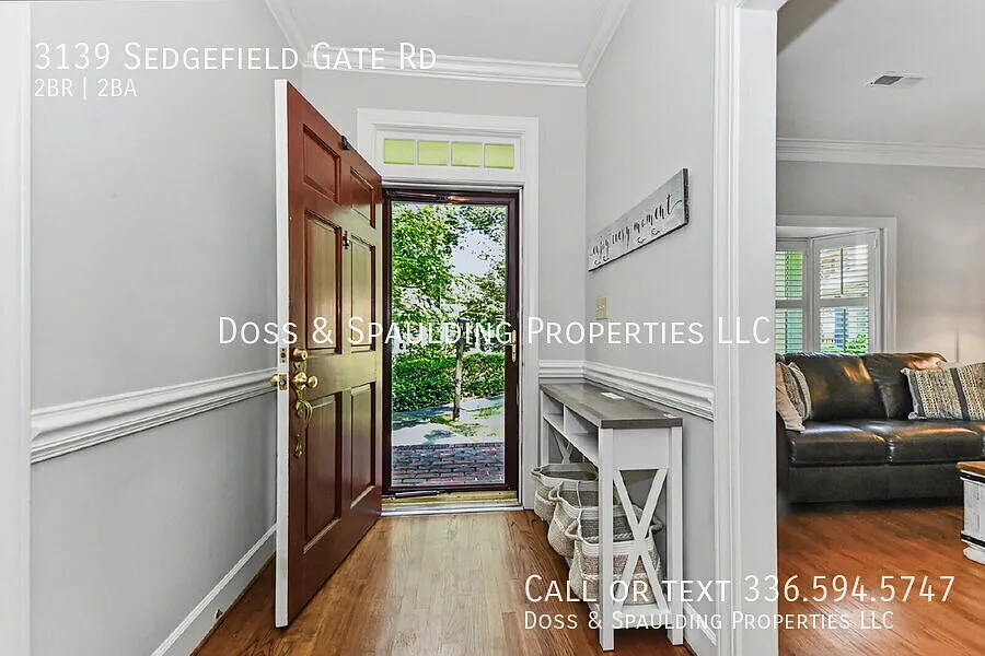 Furnished 2BR End-Unit Townhome in Sedgefield — Photo 2