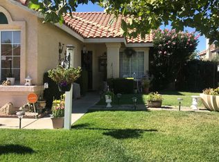 1833 E Newgrove St, Lancaster, CA 93535