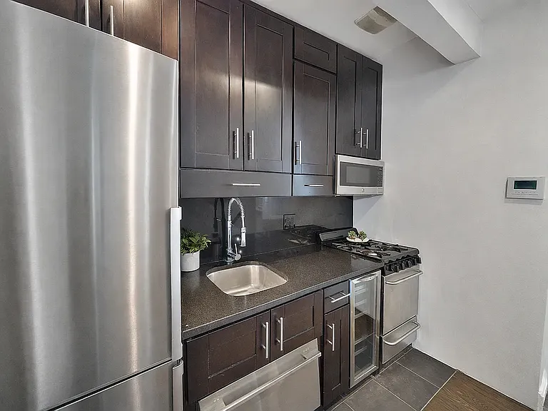 432 E 13th St #C-2 — Photo 3