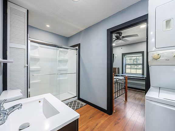 4th image of 205 E Arms St