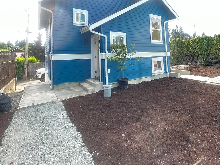 3822 50th Ave SW — Photo 2
