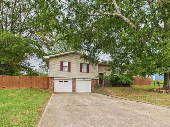 875 Meadow Lane Dr, Harrison, AR 72601