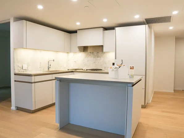 889 Pacific St, Vancouver, BC
