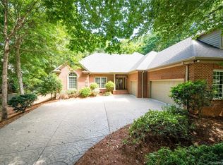 215 Pebble Stone Ln, Matthews, NC 28104