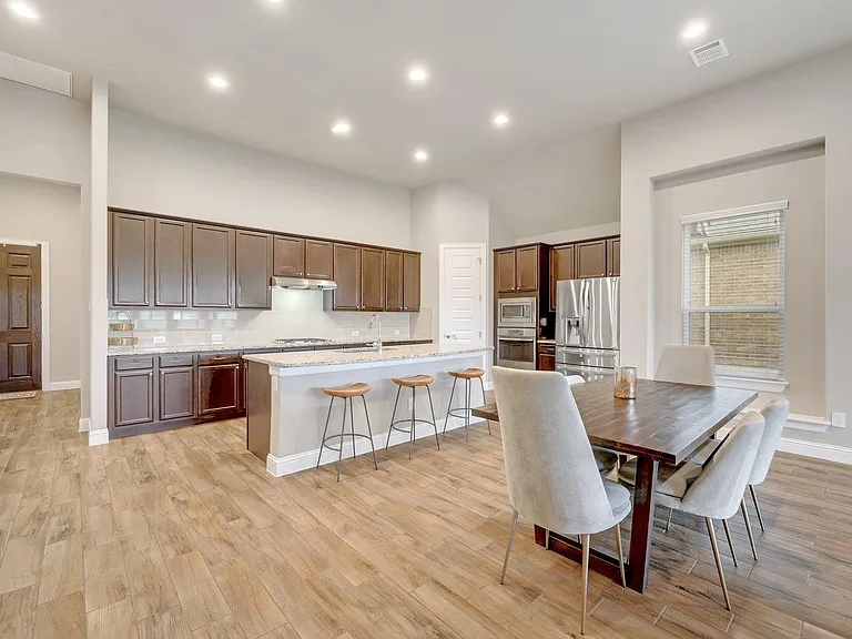 6813 Leonardo Dr — Photo 5