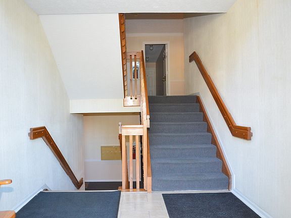 3rd image of 6372 Chimney Ct