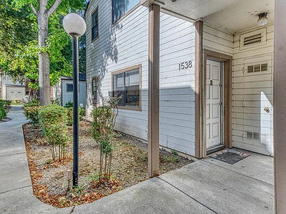 2nd image of 1538 Meadow Ridge Cir
