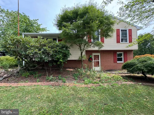 1941 Cedar Dr, Spring Grove, PA 17362