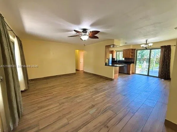 1124 NE 7th St, Hallandale Beach, FL 33009