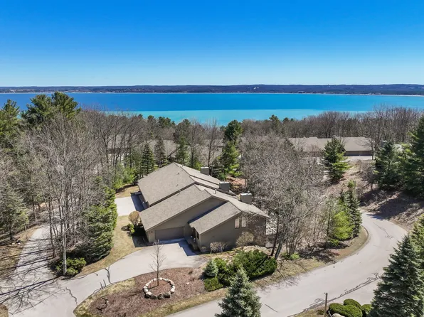6250 Red Fox Run, Traverse City, MI 49686