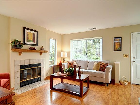 3rd image of 139 Crescent Ave