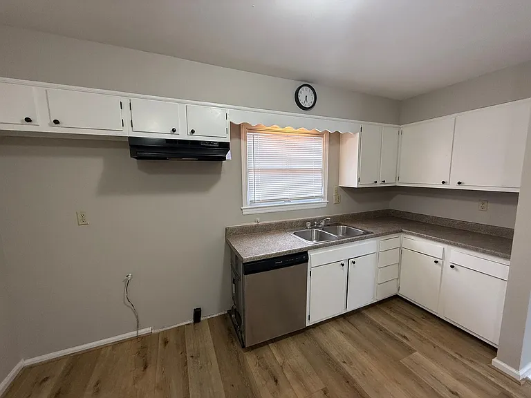 10410 Foxboro Dr — Photo 3