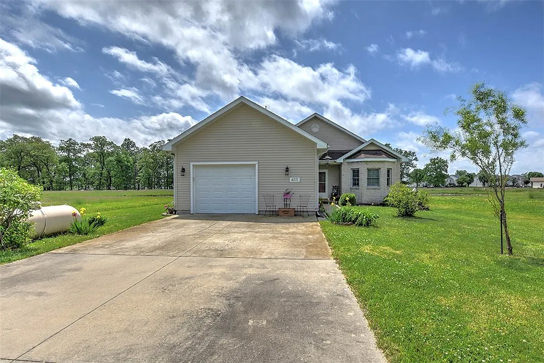 455 Beyers Lake Est photo 1