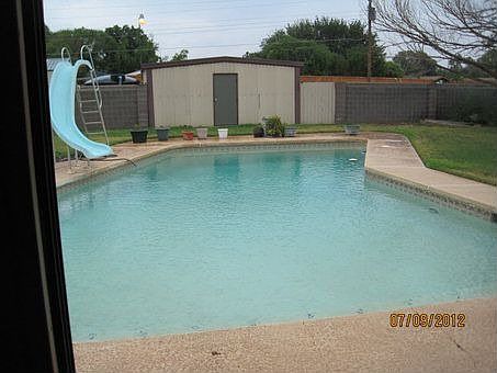 1st image of 812 Oxford Dr