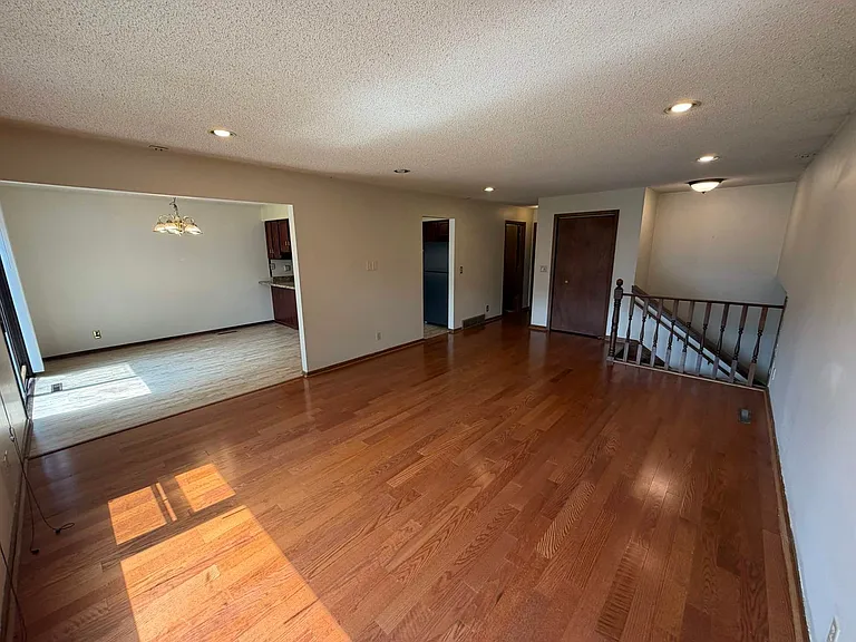 3303 Eddy Ln — Photo 2