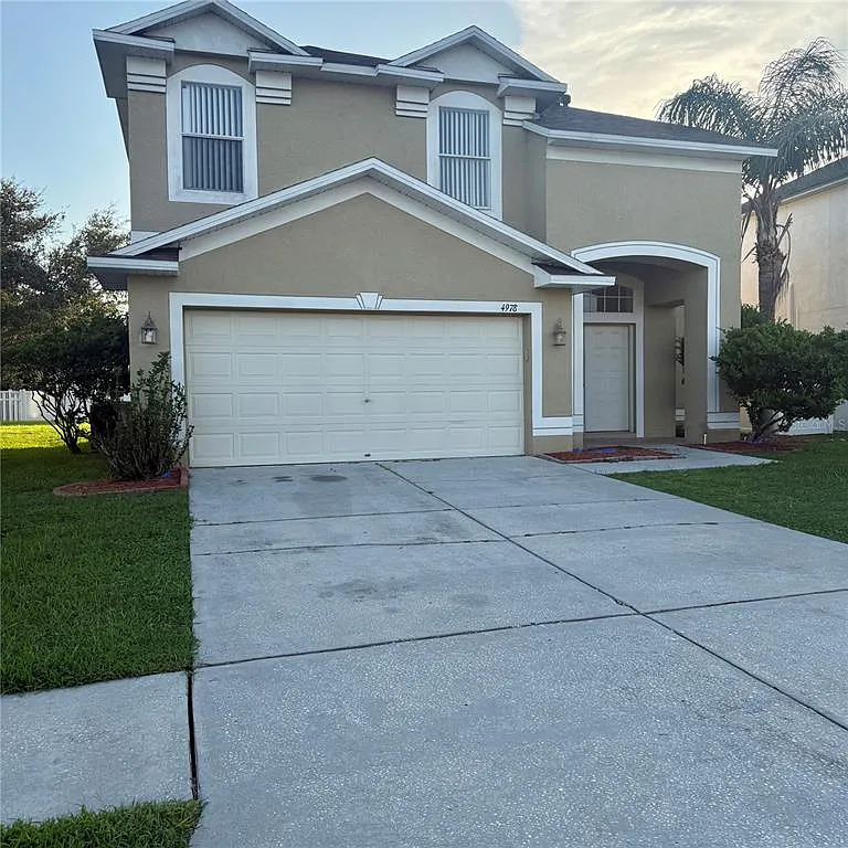 4 bed, 2.5 bath, 2154 sqft, $2,500 — Photo 2