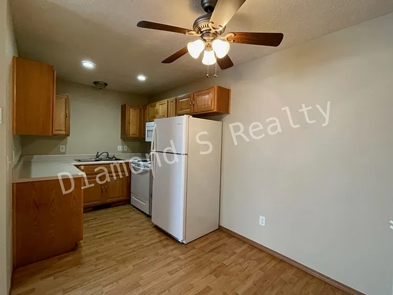 2415 W High St — Photo 7