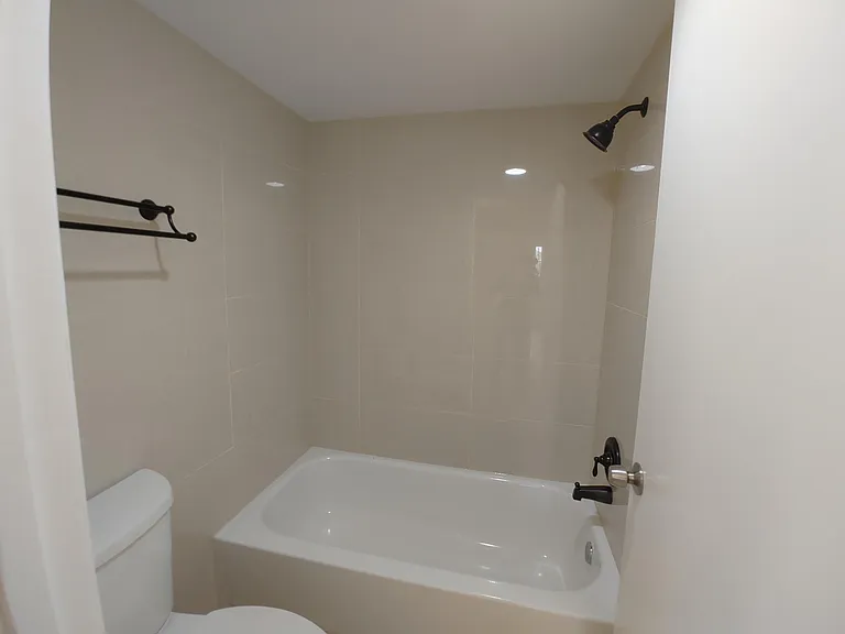801 SE Central Pkwy #7 — Photo 16