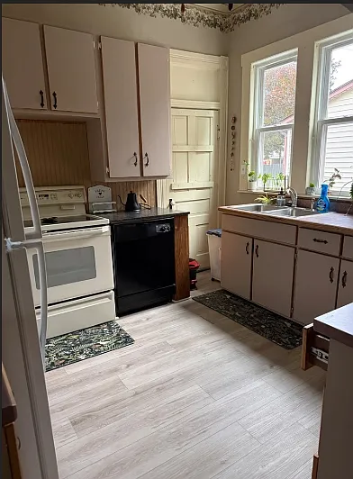 990 E Pike St — Photo 4