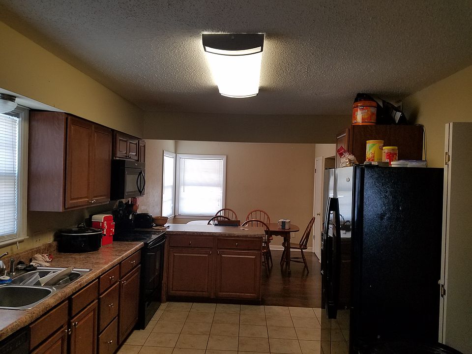 1st image of 609 Brister St Building A