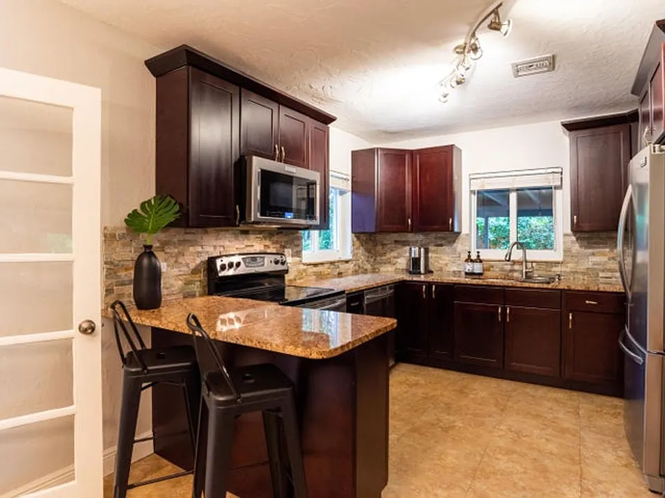 1401 NE 17th Way