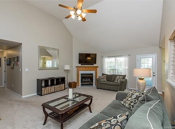3rd image of 2035 Westminster Ln