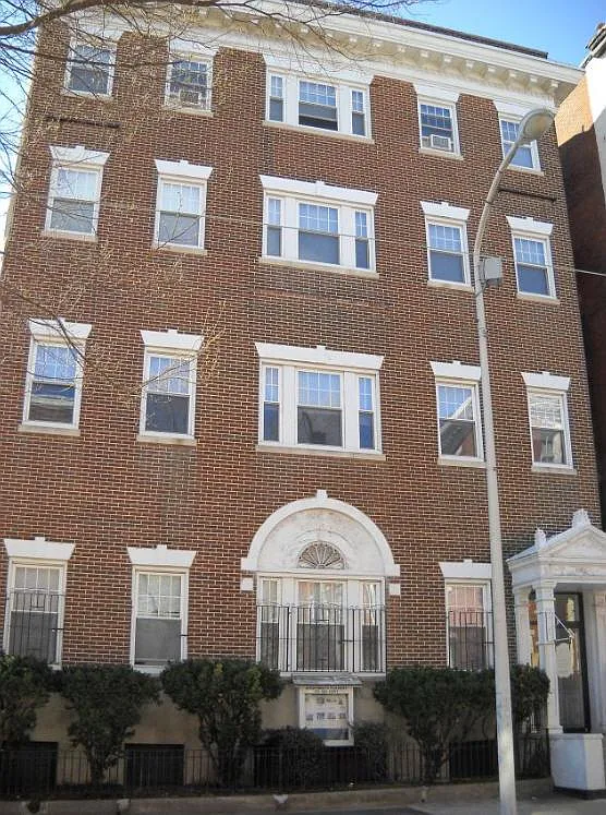 Clinton Place — Photo 2
