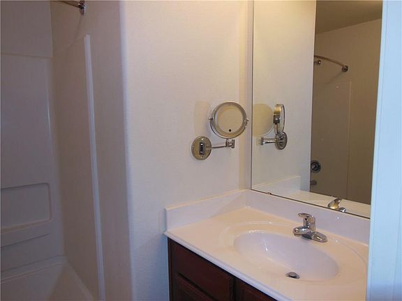 4th image of 110 Dodge City Ct