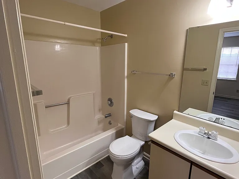 2-bed master bathroom